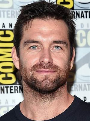 Antony Starr's Mesmerizing Blue Eyes: a Striking Feature
