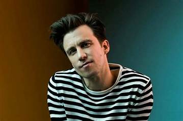 Gavin Creel Bio, Age, Height, Education, Boyfriend, Wife, Net Worth and Hair